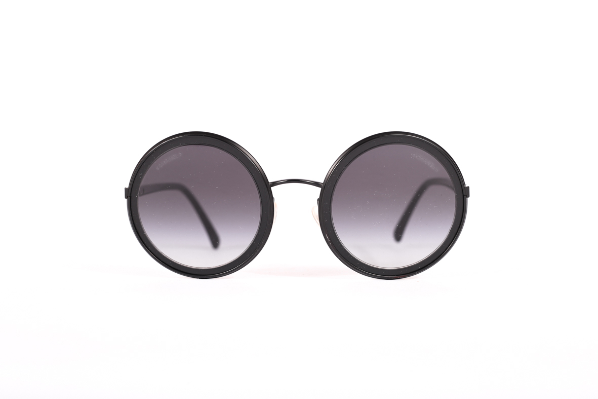 Chanel Black Round Sunglasses - Preowned
